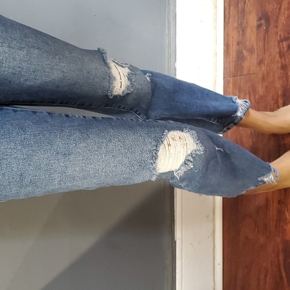 Good American distress blue crop ankle distressed jeans size 4/27 - Picture 3 of 13